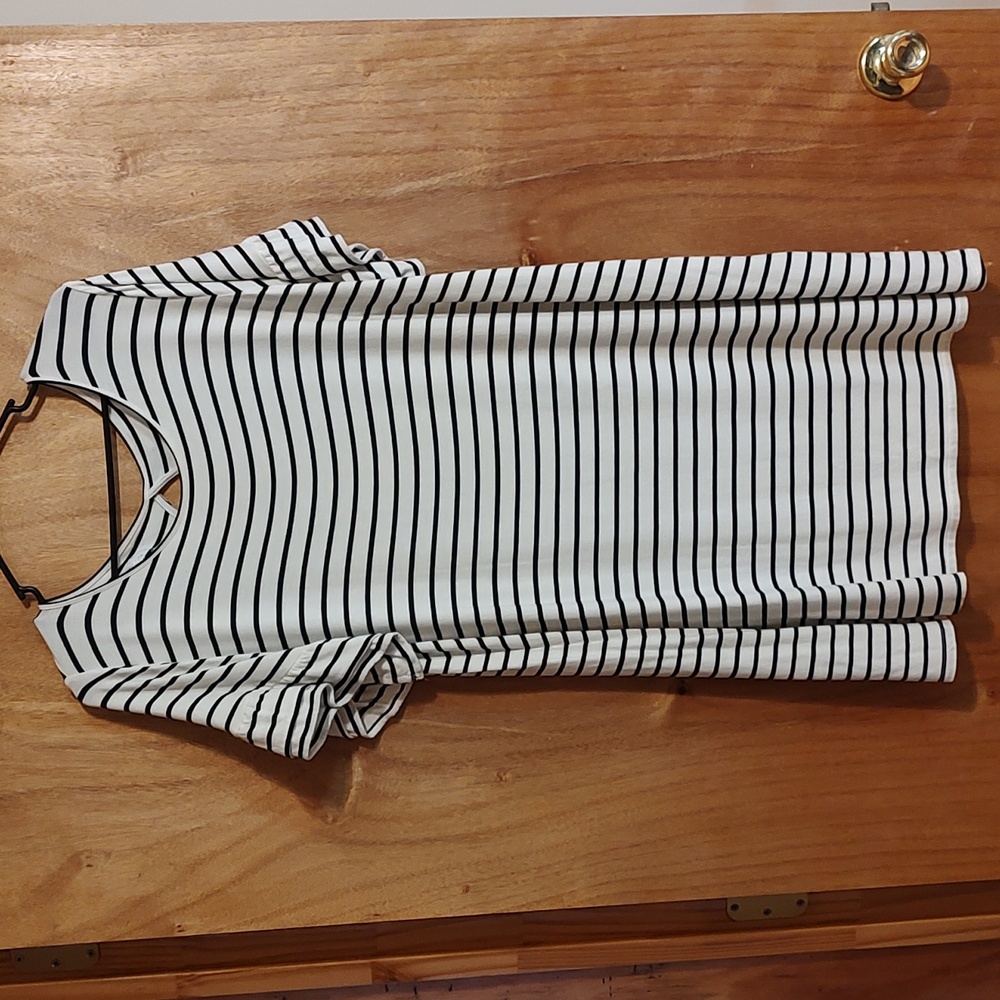 Maurices 24/7 Ruffle Sleeve Swing Dress White Black Stripe Jersey Knit Keyhole L